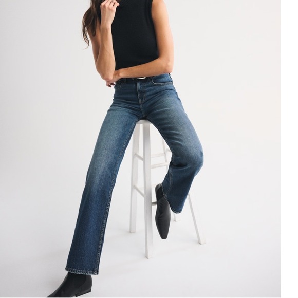 Abercrombie & Fitch Denim - Abercrombie & Fitch The 90s Relaxed Jean High Rise Medium Wash Curve Love 26/2